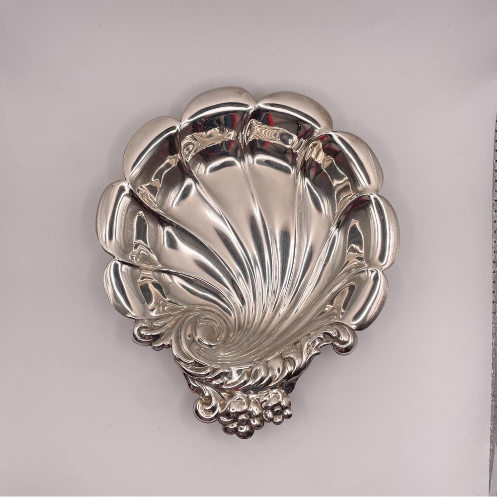 Eloquence By Lunt 1953 Vintage Silver Plated Shell Shaped Butter Pat Dish - M-8